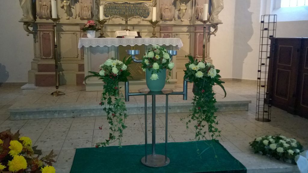 Blumen Schnack Neustadt, Tradition von 100 Jahren, Kirchhofsallee 12, 23730 Neustadt/Holstein, Friedhof, Rudolf Schnack, Joachim Schnack, Blumen, Schnittblumen, Hochzeitsfloristik, Trauerschmuck, Dekoration, Terrassenbepflanzung, Fleurop