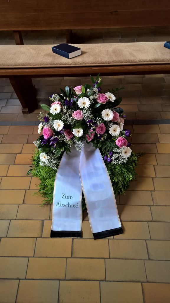 Blumen Schnack Neustadt, Tradition von 100 Jahren, Kirchhofsallee 12, 23730 Neustadt/Holstein, Friedhof, Rudolf Schnack, Joachim Schnack, Blumen, Schnittblumen, Hochzeitsfloristik, Trauerschmuck, Dekoration, Terrassenbepflanzung, Fleurop