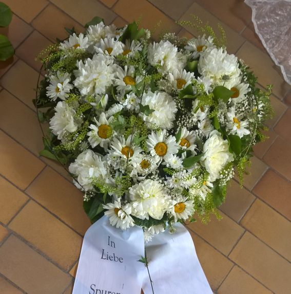 Blumen Schnack Neustadt, Tradition von 100 Jahren, Kirchhofsallee 12, 23730 Neustadt/Holstein, Friedhof, Rudolf Schnack, Joachim Schnack, Blumen, Schnittblumen, Hochzeitsfloristik, Trauerschmuck, Dekoration, Terrassenbepflanzung, Fleurop