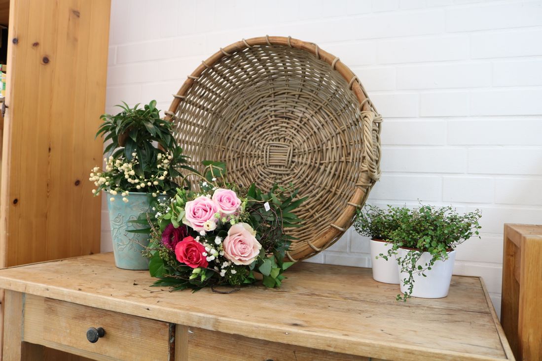 Blumen Schnack Neustadt, Tradition von 100 Jahren, Kirchhofsallee 12, 23730 Neustadt/Holstein, Friedhof, Rudolf Schnack, Joachim Schnack, Blumen, Schnittblumen, Hochzeitsfloristik, Trauerschmuck, Dekoration, Terrassenbepflanzung, Fleurop
