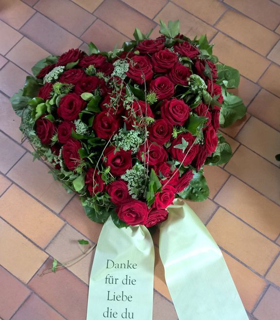 Blumen Schnack Neustadt, Tradition von 100 Jahren, Kirchhofsallee 12, 23730 Neustadt/Holstein, Friedhof, Rudolf Schnack, Joachim Schnack, Blumen, Schnittblumen, Hochzeitsfloristik, Trauerschmuck, Dekoration, Terrassenbepflanzung, Fleurop