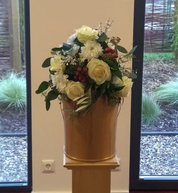 Blumen Schnack Neustadt, Tradition von 100 Jahren, Kirchhofsallee 12, 23730 Neustadt/Holstein, Friedhof, Rudolf Schnack, Joachim Schnack, Blumen, Schnittblumen, Hochzeitsfloristik, Trauerschmuck, Dekoration, Terrassenbepflanzung, Fleurop