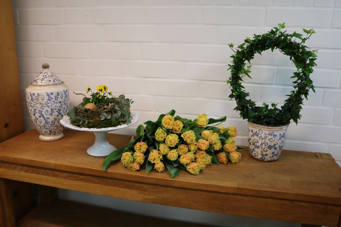 Blumen Schnack Neustadt, Tradition von 100 Jahren, Kirchhofsallee 12, 23730 Neustadt/Holstein, Friedhof, Rudolf Schnack, Joachim Schnack, Blumen, Schnittblumen, Hochzeitsfloristik, Trauerschmuck, Dekoration, Terrassenbepflanzung, Fleurop