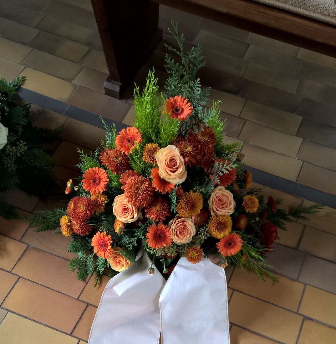 Blumen Schnack Neustadt, Tradition von 100 Jahren, Kirchhofsallee 12, 23730 Neustadt/Holstein, Friedhof, Rudolf Schnack, Joachim Schnack, Blumen, Schnittblumen, Hochzeitsfloristik, Trauerschmuck, Dekoration, Terrassenbepflanzung, Fleurop
