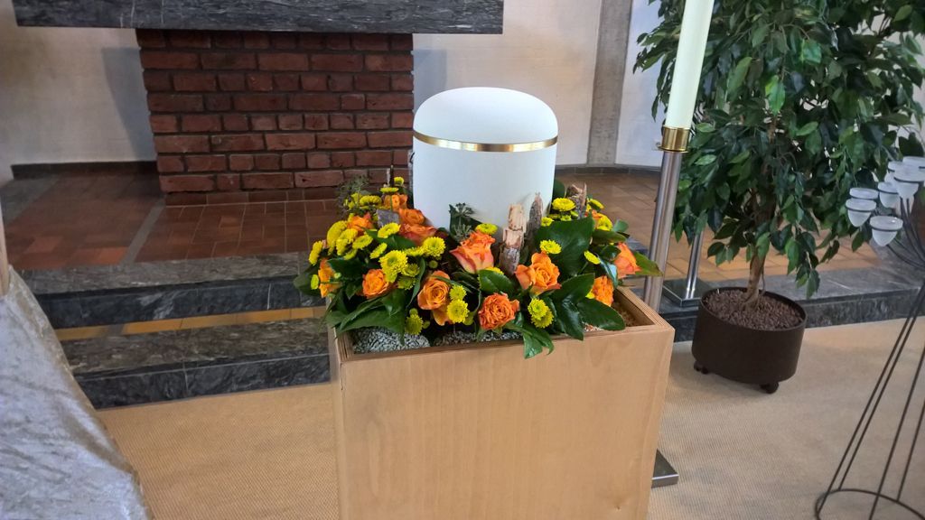 Blumen Schnack Neustadt, Tradition von 100 Jahren, Kirchhofsallee 12, 23730 Neustadt/Holstein, Friedhof, Rudolf Schnack, Joachim Schnack, Blumen, Schnittblumen, Hochzeitsfloristik, Trauerschmuck, Dekoration, Terrassenbepflanzung, Fleurop