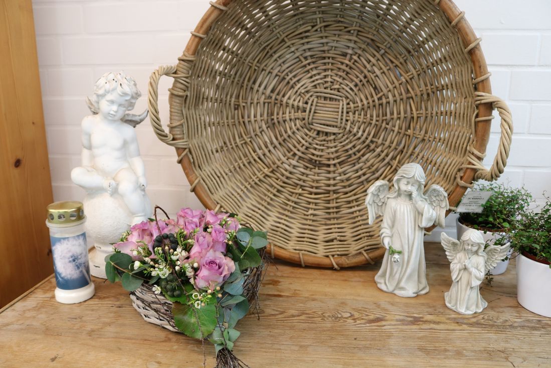 Blumen Schnack Neustadt, Tradition von 100 Jahren, Kirchhofsallee 12, 23730 Neustadt/Holstein, Friedhof, Rudolf Schnack, Joachim Schnack, Blumen, Schnittblumen, Hochzeitsfloristik, Trauerschmuck, Dekoration, Terrassenbepflanzung, Fleurop